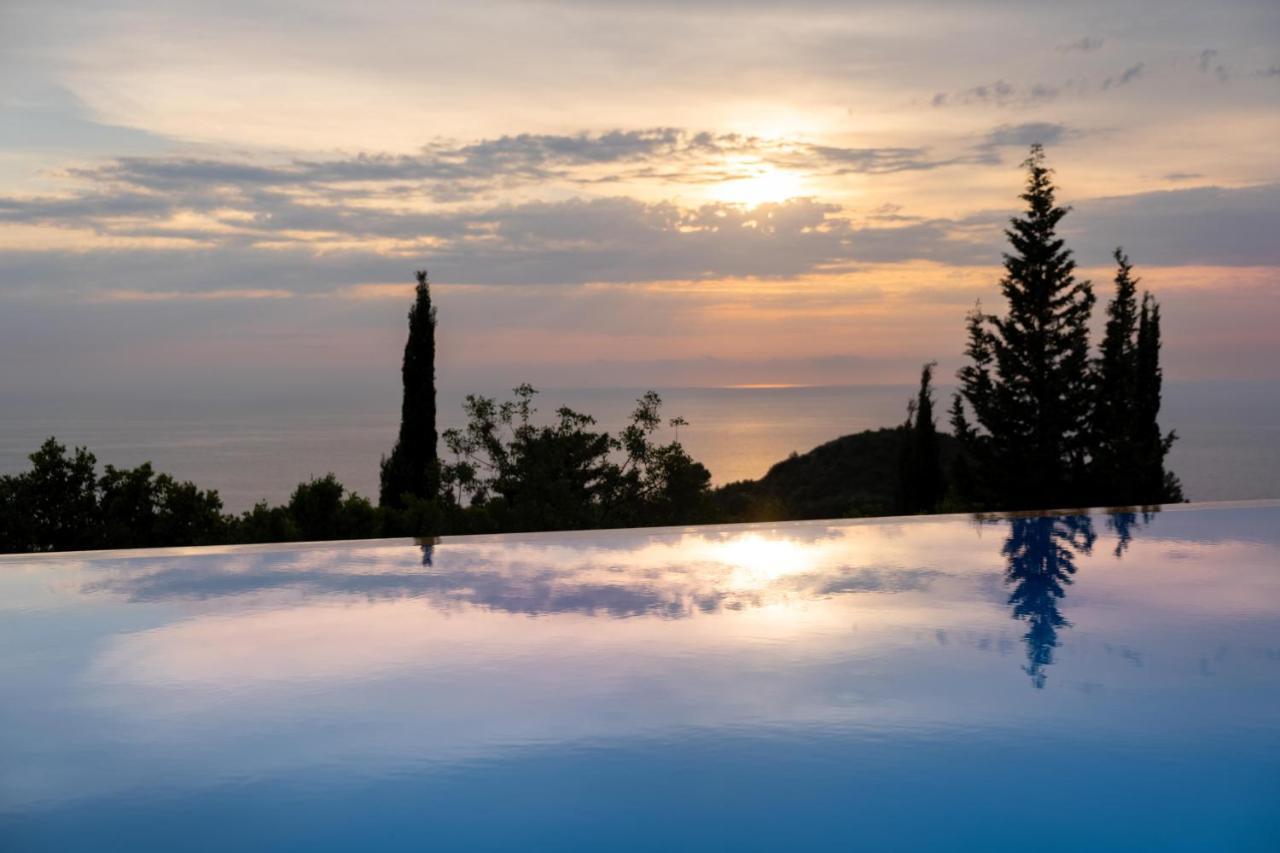 Sapphire Blue Villa Kalamitsi  Exterior photo